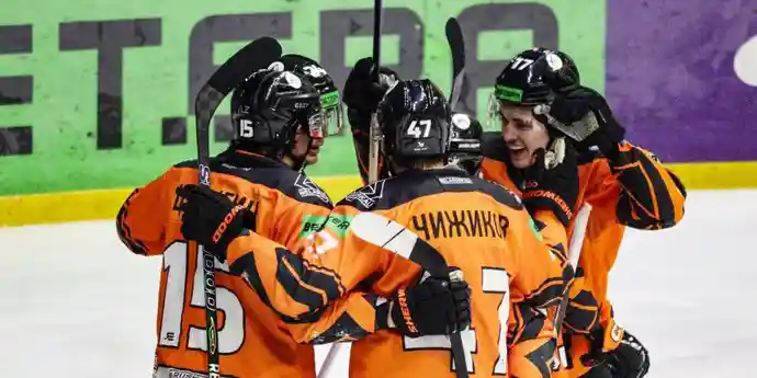 Полуфинал чемпионата Беларуси по хоккею в Солигорске внезапно отменили