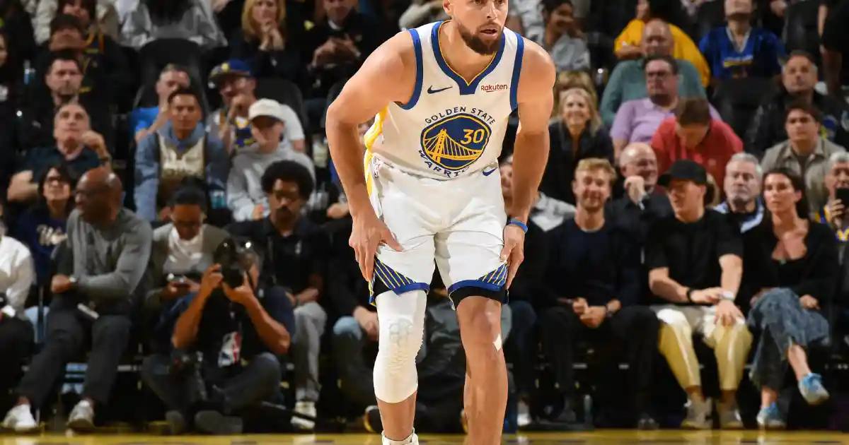 Стефен Карри, вернувшийся после пропуска 27 игр, смазал спасительный трехочковый в матче с «Хьюстоном»