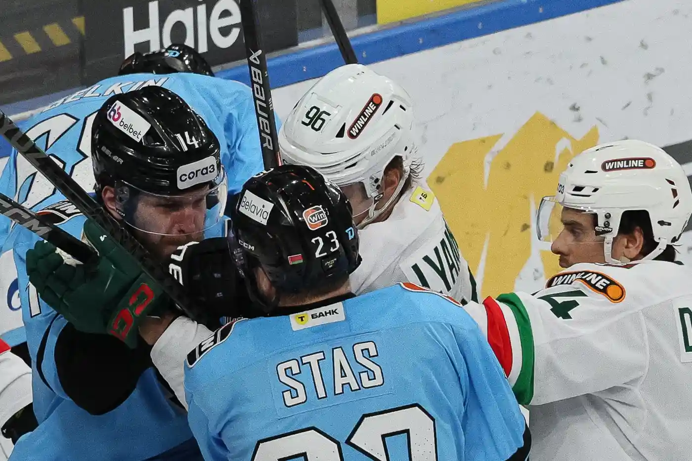 «Минск-Арена» вновь забита под завязку. Наш репортаж с матча против «Ак Барса»