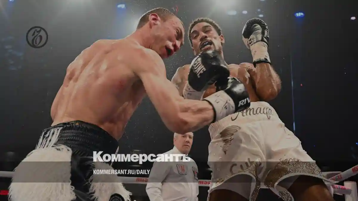 И в нос, и в глаз // Боксер Павел Силягин досрочно проиграл в чемпионском бою с Ослейсом Иглесиасом