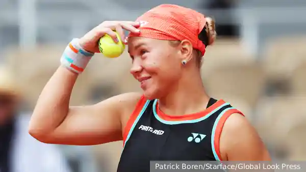 Теннисистка Диана Шнайдер обыграла Арину Соболенко в четвертьфинале Roland Garros