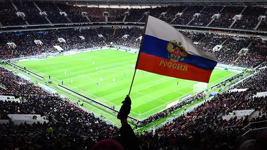 Болельщик из Нерчинска привез флаг России на ЧМ по футболу — 2026