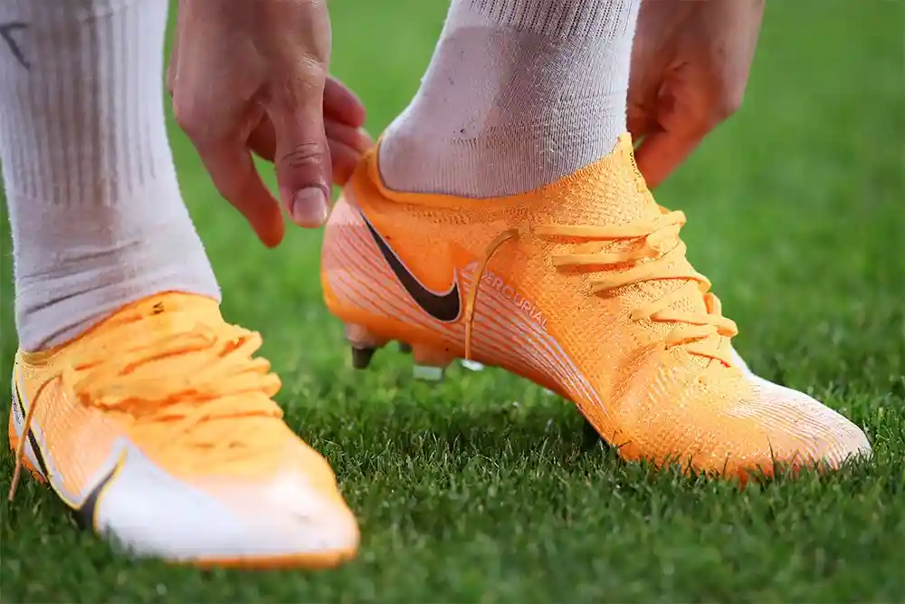 Роналду сменил бутсы в перерыве матча с Колумбией, нарушив контракт с Nike