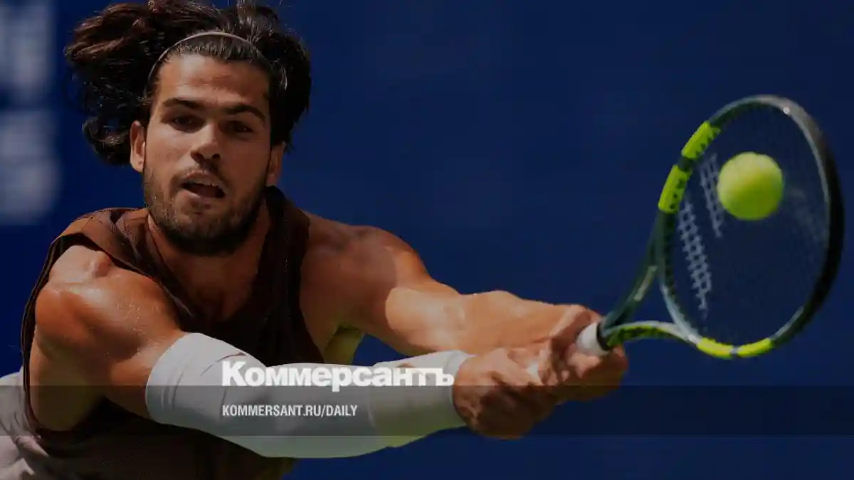 Рукопожатие чемпиона крепкое // Карлос Алькарас выиграл у Романа Сафиуллина свой первый матч после серьезной травмы