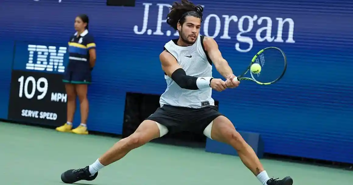 Алькарас выиграл 18-й матч подряд на ТБШ и вышел в ¼ финала US Open