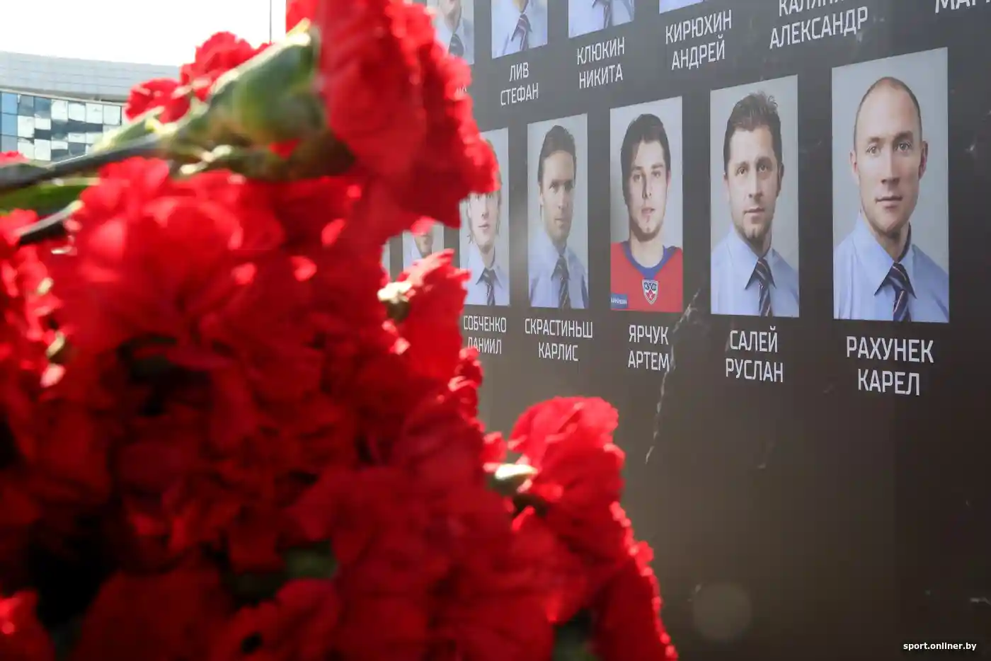 В Минске почтили память погибших хоккеистов ярославского «Локомотива». Фото